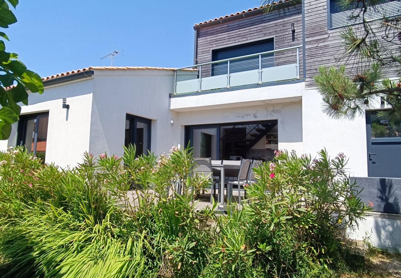 Villa in Les Sables-d´Olonne - MALIBU- Villa-vue mer de l'étage-crique à 100m