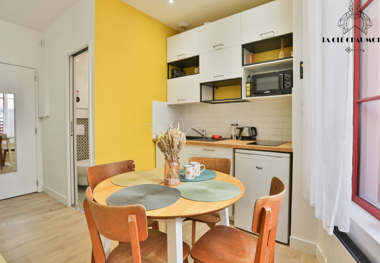 Studio in Les Sables-d´Olonne - 🌞 Lieu Jaune – Studio cosy L’Île Penotte, plage à 50 m 