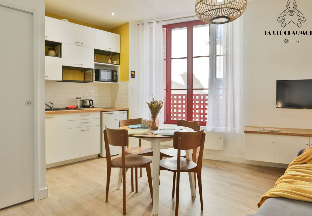 Studio in Les Sables-d´Olonne - 🌞 Lieu Jaune – Studio cosy L’Île Penotte, plage à 50 m 