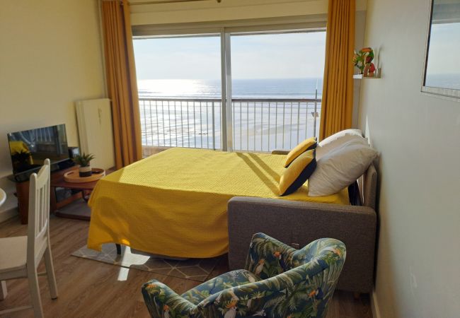 Apartment in Les Sables-d´Olonne - MIREILLE - Appartement 4* vue mer - 2/4 pers