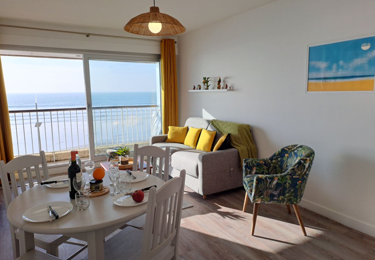 Apartment in Les Sables-d´Olonne - MIREILLE - Appartement 4* vue mer - 2/4 pers