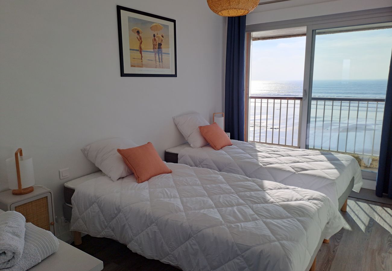 Apartment in Les Sables-d´Olonne - MIREILLE - Appartement 4* vue mer - 2/4 pers