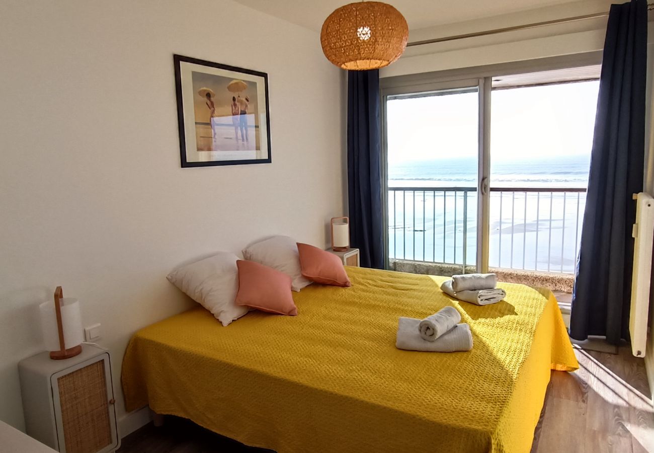 Apartment in Les Sables-d´Olonne - MIREILLE - Appartement 4* vue mer - 2/4 pers