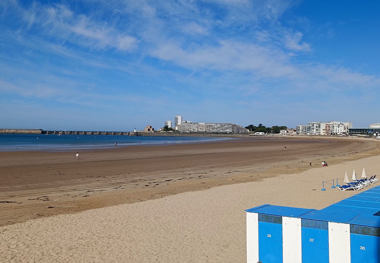 Apartment in Les Sables-d´Olonne - MIREILLE - Appartement 4* vue mer - 2/4 pers