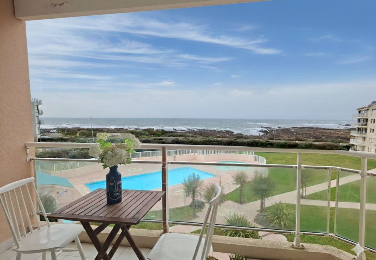 Studio in Les Sables-d´Olonne - 🌊 Studio lumineux avec vue mer & piscine 