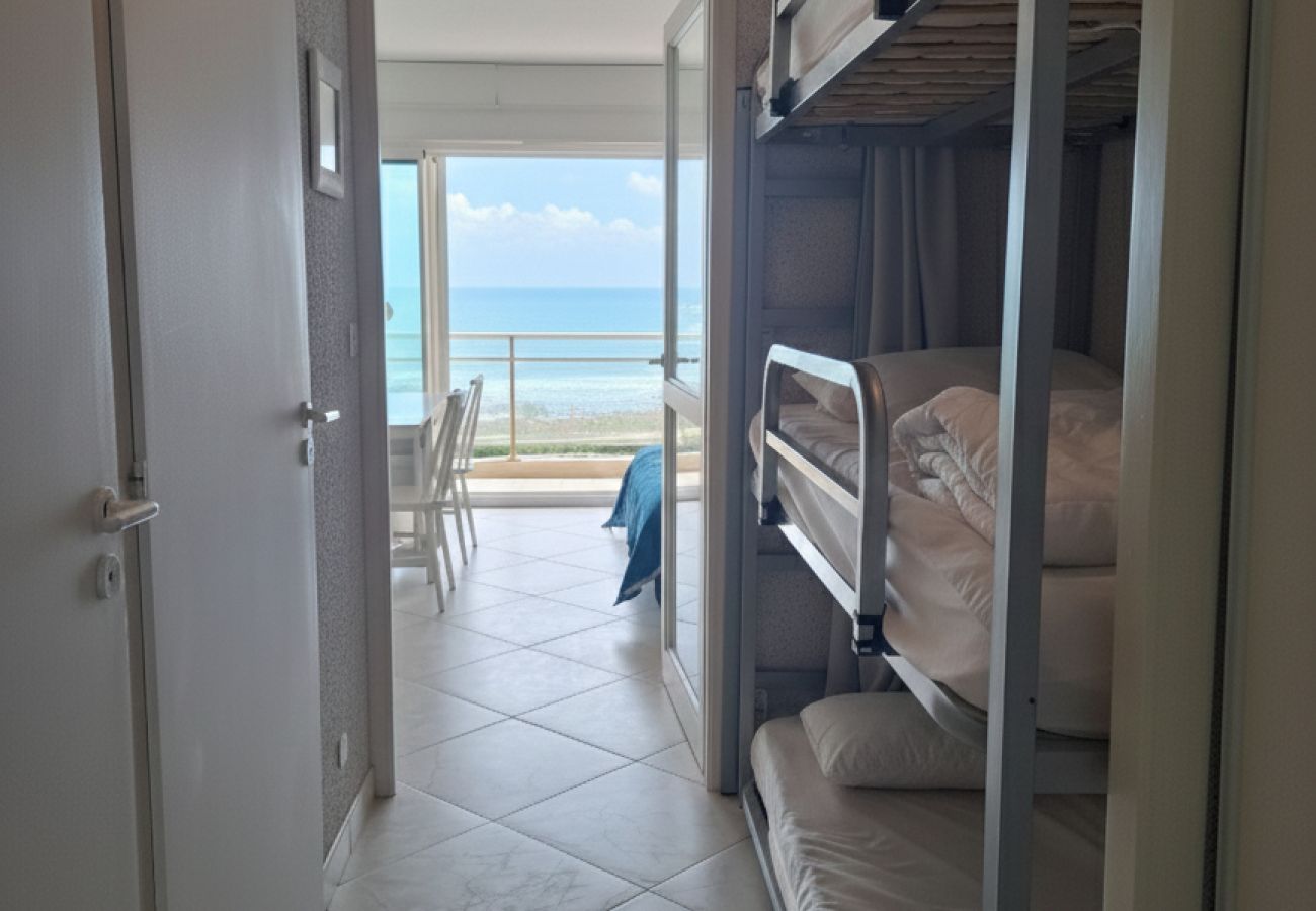 Studio in Les Sables-d´Olonne - 🌊 Studio lumineux avec vue mer & piscine 