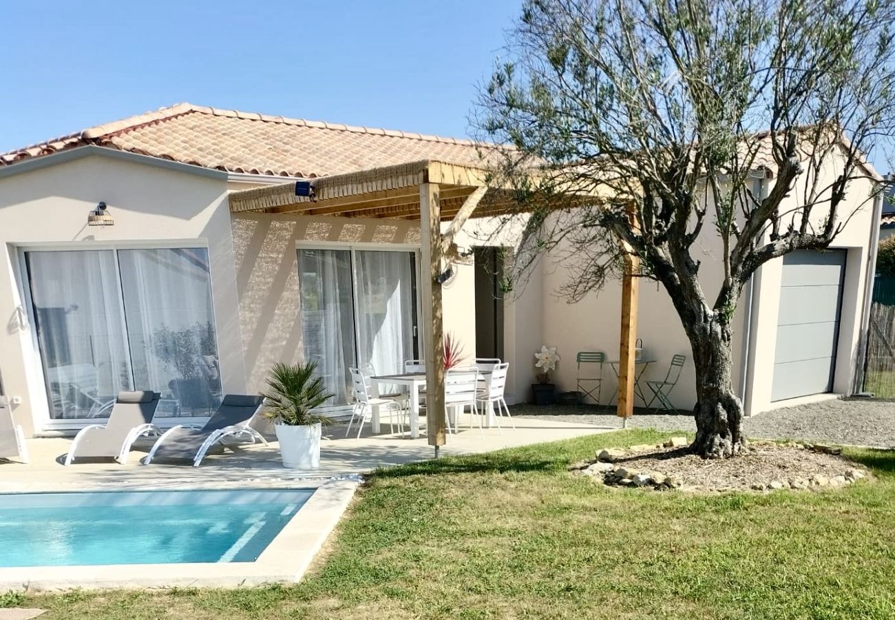 House in Le Bernard - La Villa Bohème 4⭐| Piscine chauffée & Pétanque | Proche O'Gliss