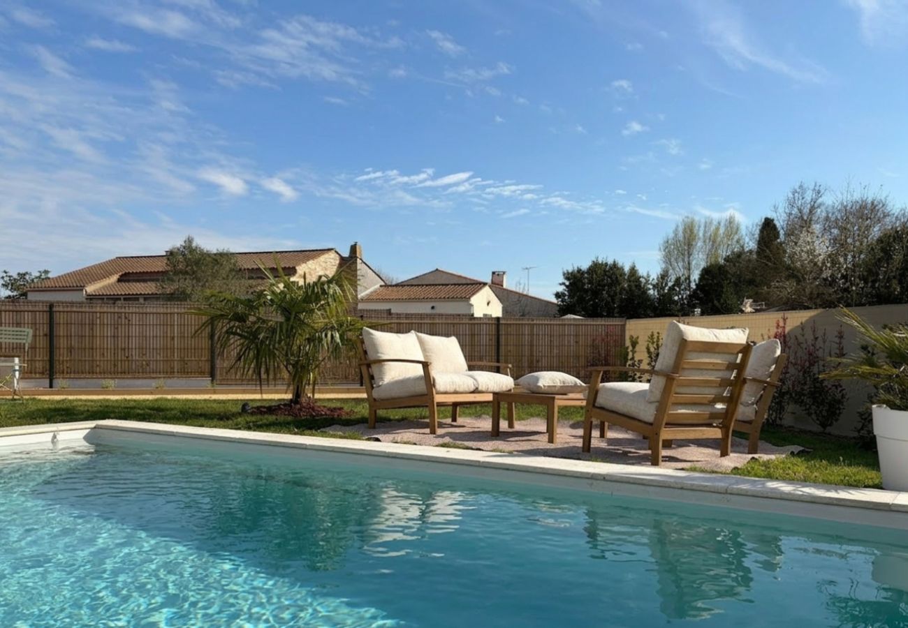 House in Le Bernard - La Villa Bohème 4⭐| Piscine chauffée & Pétanque | Proche O'Gliss