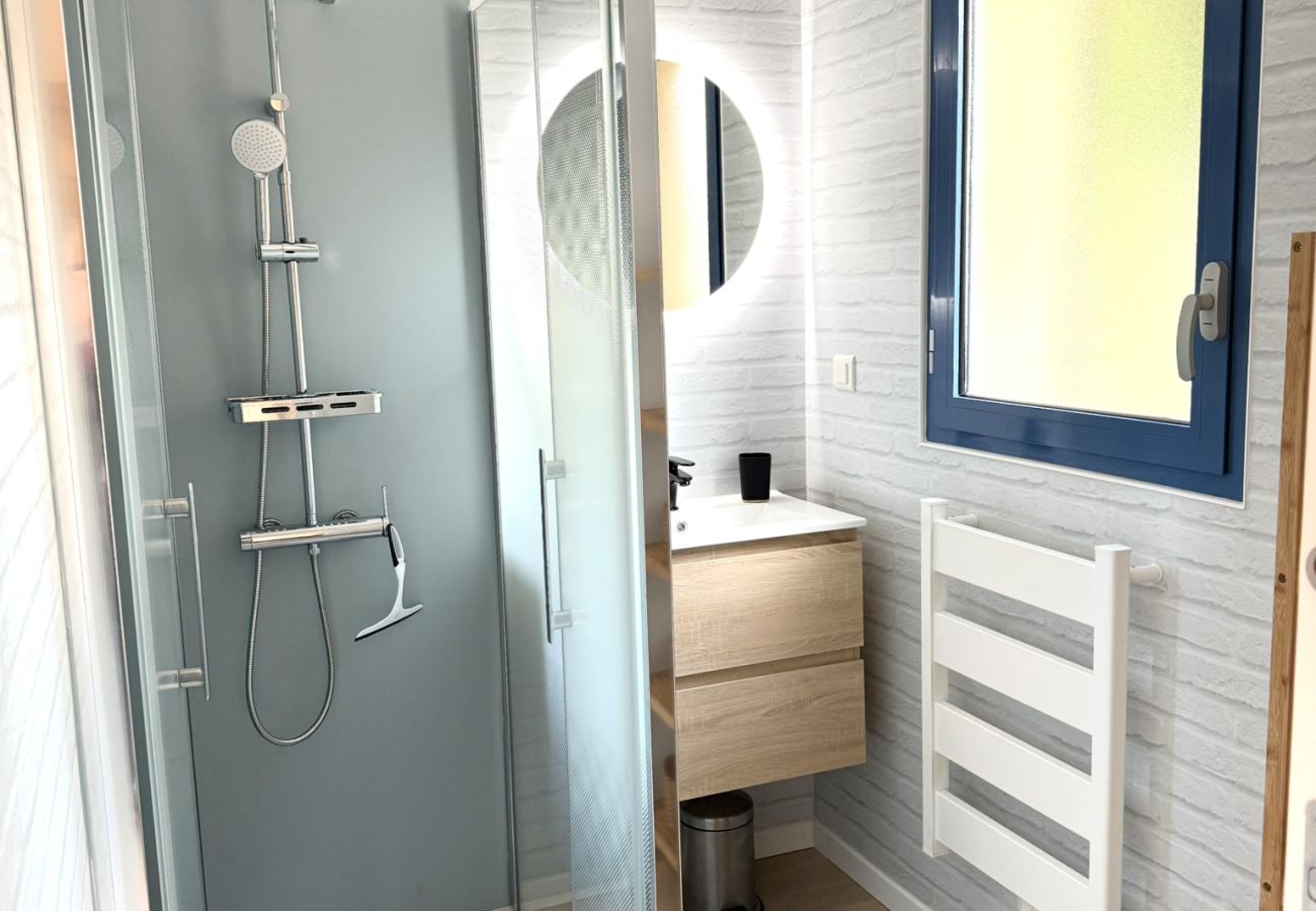 Terraced House in Talmont-Saint-Hilaire - L’Air Marin – Évasion & Détente à 500 m de l’Océan, Piscines & Loisirs 🌊