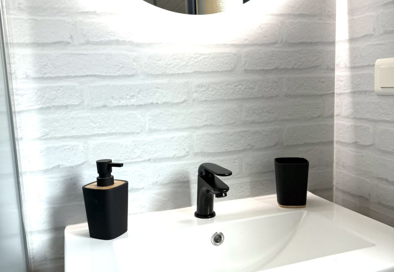 Terraced House in Talmont-Saint-Hilaire - L’Air Marin – Évasion & Détente à 500 m de l’Océan, Piscines & Loisirs 🌊