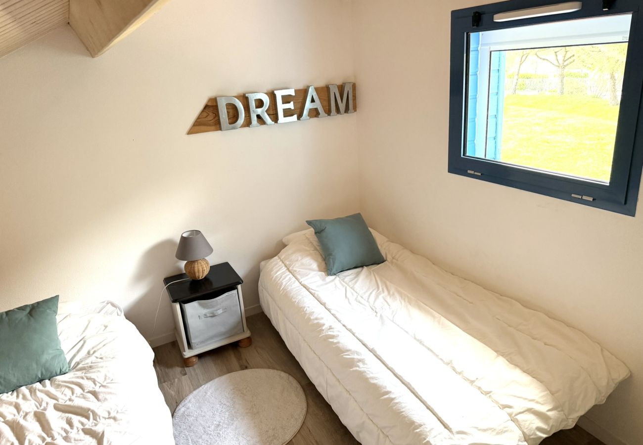 Terraced House in Talmont-Saint-Hilaire - L’Air Marin – Évasion & Détente à 500 m de l’Océan, Piscines & Loisirs 🌊