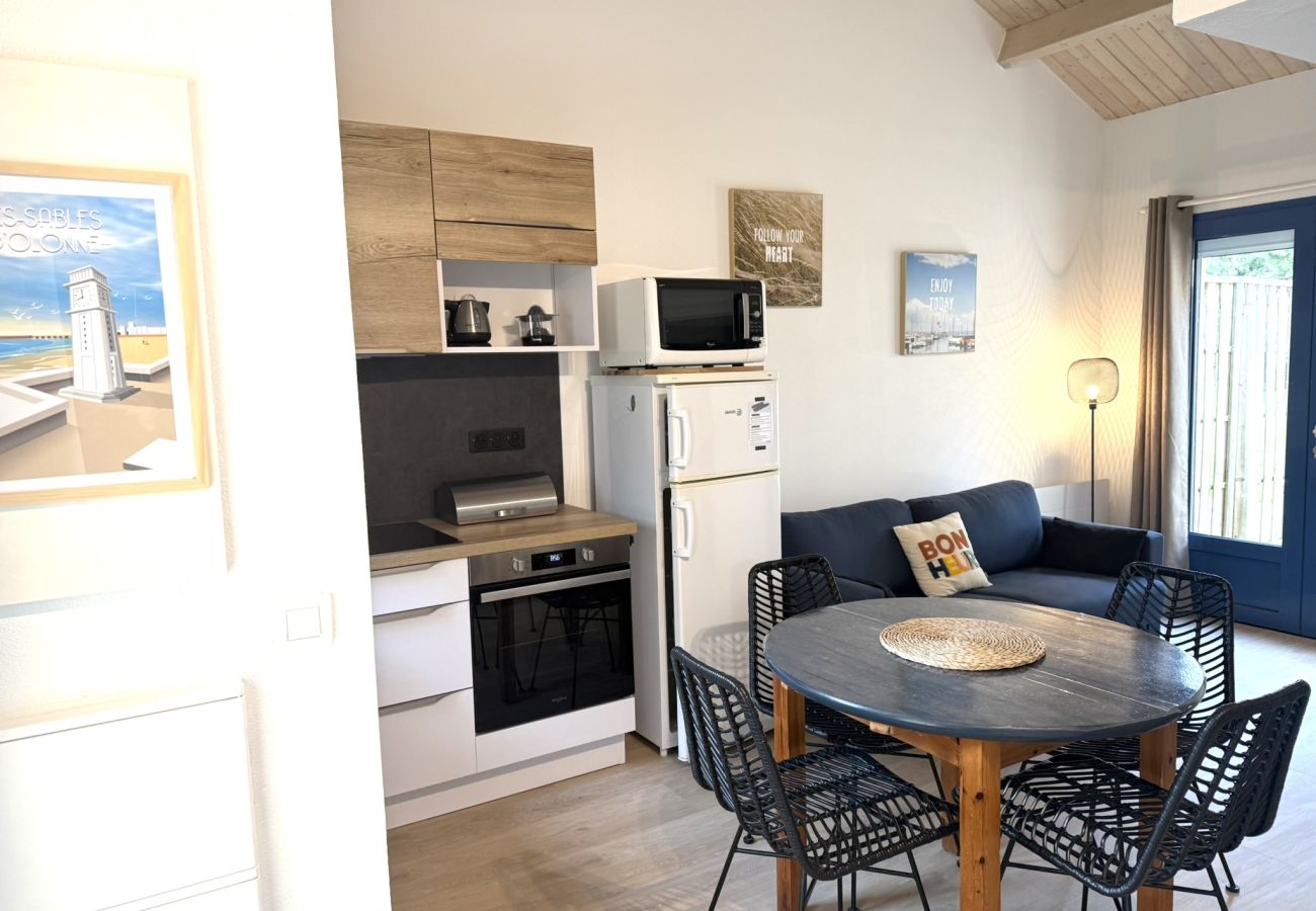 Terraced House in Talmont-Saint-Hilaire - L’Air Marin – Évasion & Détente à 500 m de l’Océan, Piscines & Loisirs 🌊