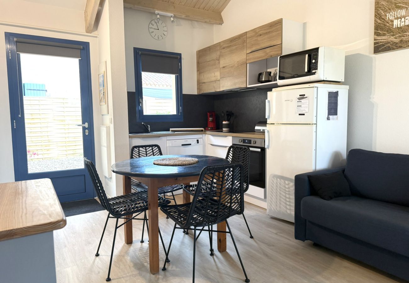 Terraced House in Talmont-Saint-Hilaire - L’Air Marin – Évasion & Détente à 500 m de l’Océan, Piscines & Loisirs 🌊