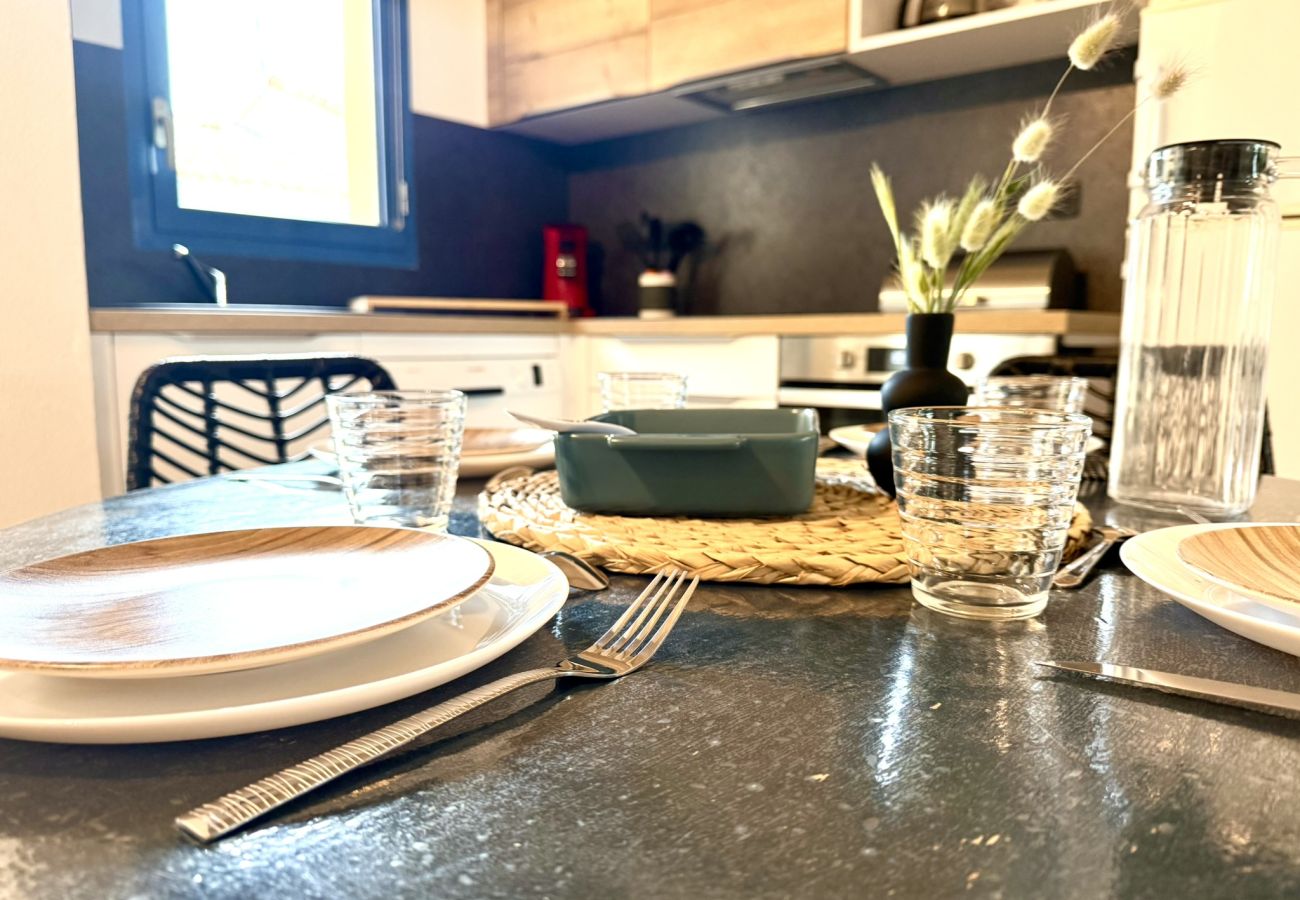 Terraced House in Talmont-Saint-Hilaire - L’Air Marin – Évasion & Détente à 500 m de l’Océan, Piscines & Loisirs 🌊