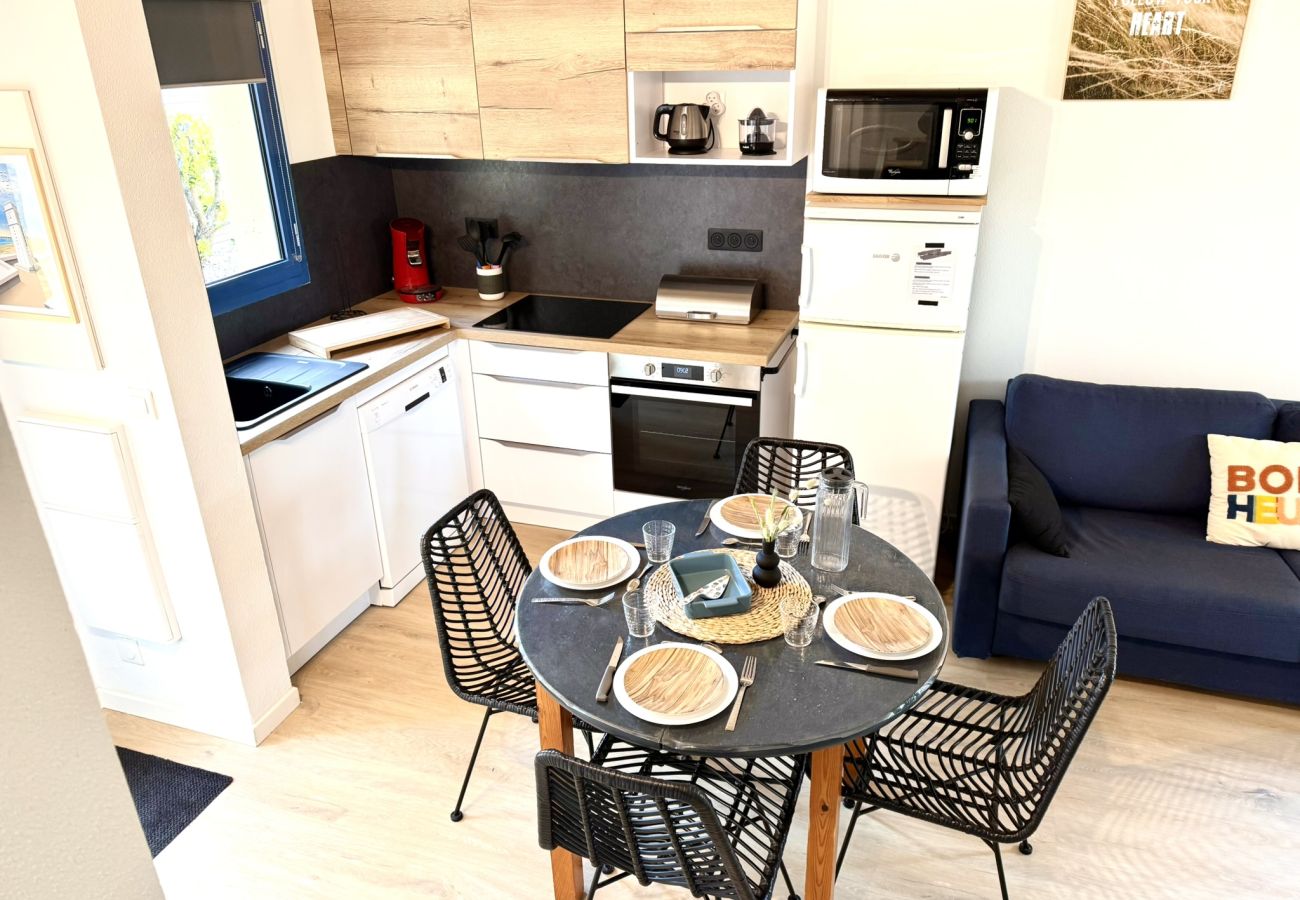 Terraced House in Talmont-Saint-Hilaire - L’Air Marin – Évasion & Détente à 500 m de l’Océan, Piscines & Loisirs 🌊