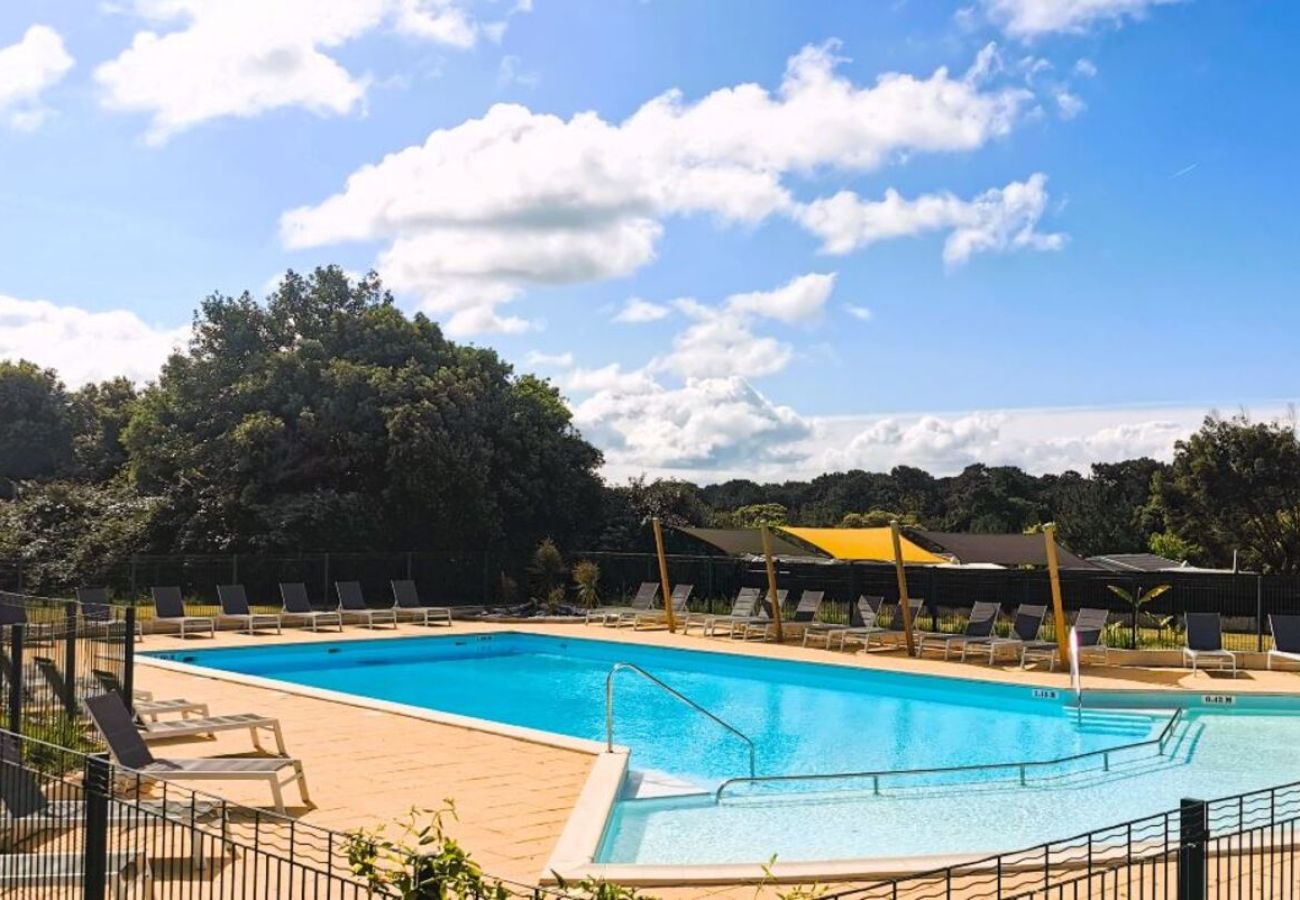 Terraced House in Talmont-Saint-Hilaire - L’Air Marin – Évasion & Détente à 500 m de l’Océan, Piscines & Loisirs 🌊