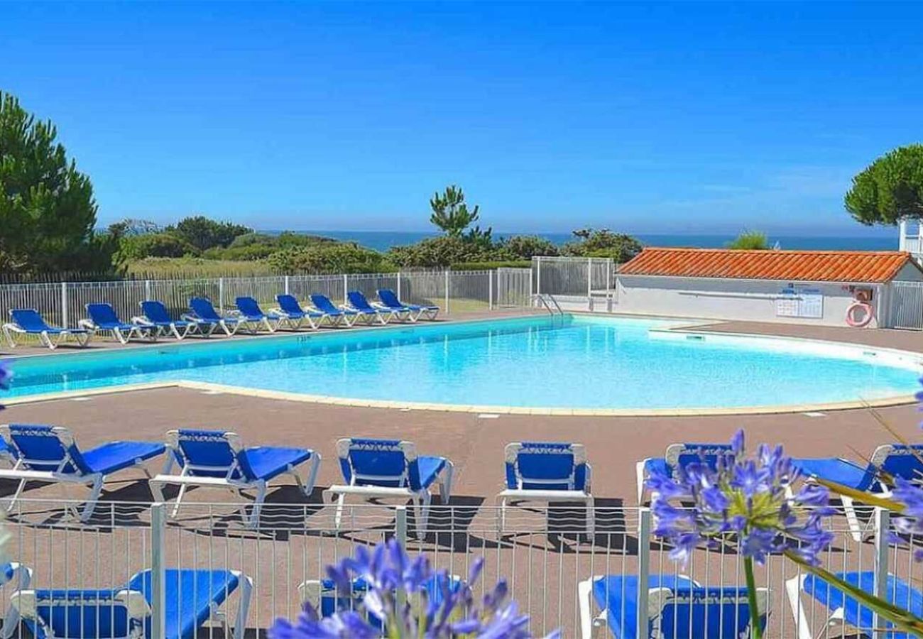 Apartment in Les Sables-d´Olonne - ✨Vue Mer, Piscine & Calme – 150m Plage – Parking