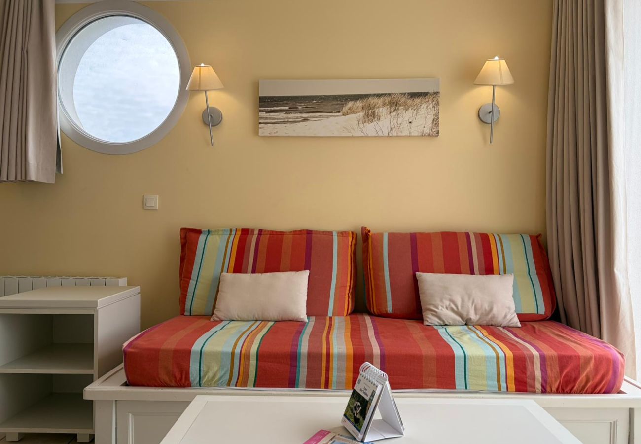 Apartment in Les Sables-d´Olonne - ✨Vue Mer, Piscine & Calme – 150m Océan – Parking