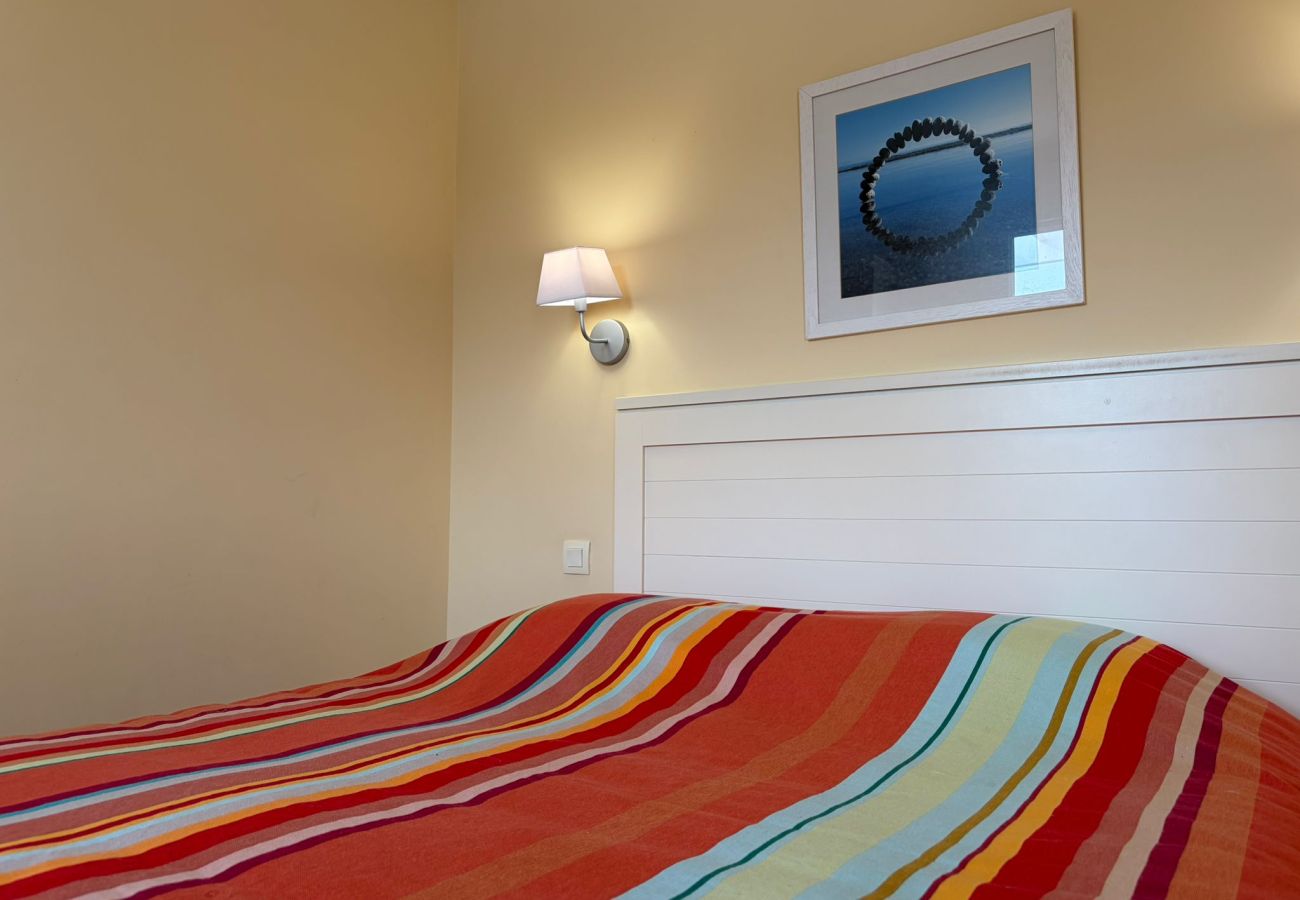 Apartment in Les Sables-d´Olonne - ✨Vue Mer, Piscine & Calme – 150m Océan – Parking