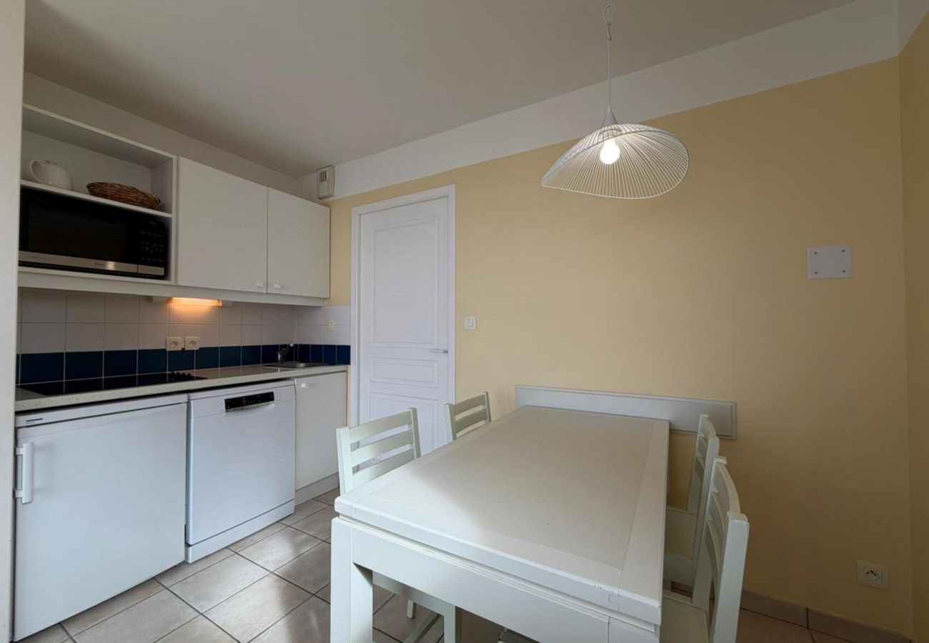 Apartment in Les Sables-d´Olonne - ✨Vue Mer, Piscine & Calme – 150m Océan – Parking