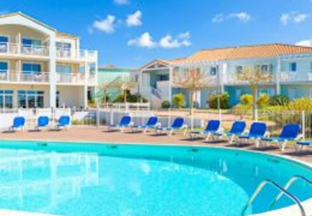 Apartment in Les Sables-d´Olonne - ✨Vue Mer, Piscine & Calme – 150m Océan – Parking