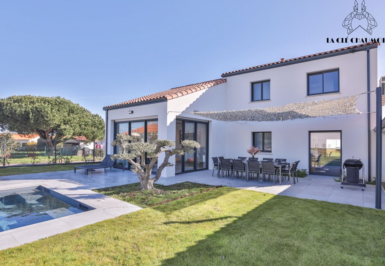 House in Talmont-Saint-Hilaire - La Villa Pop I Talmont I 12 pers I Piscine & Pétanque