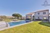 House in Talmont-Saint-Hilaire - La Villa Pop I Talmont I 12 pers I Piscine & Pétanque
