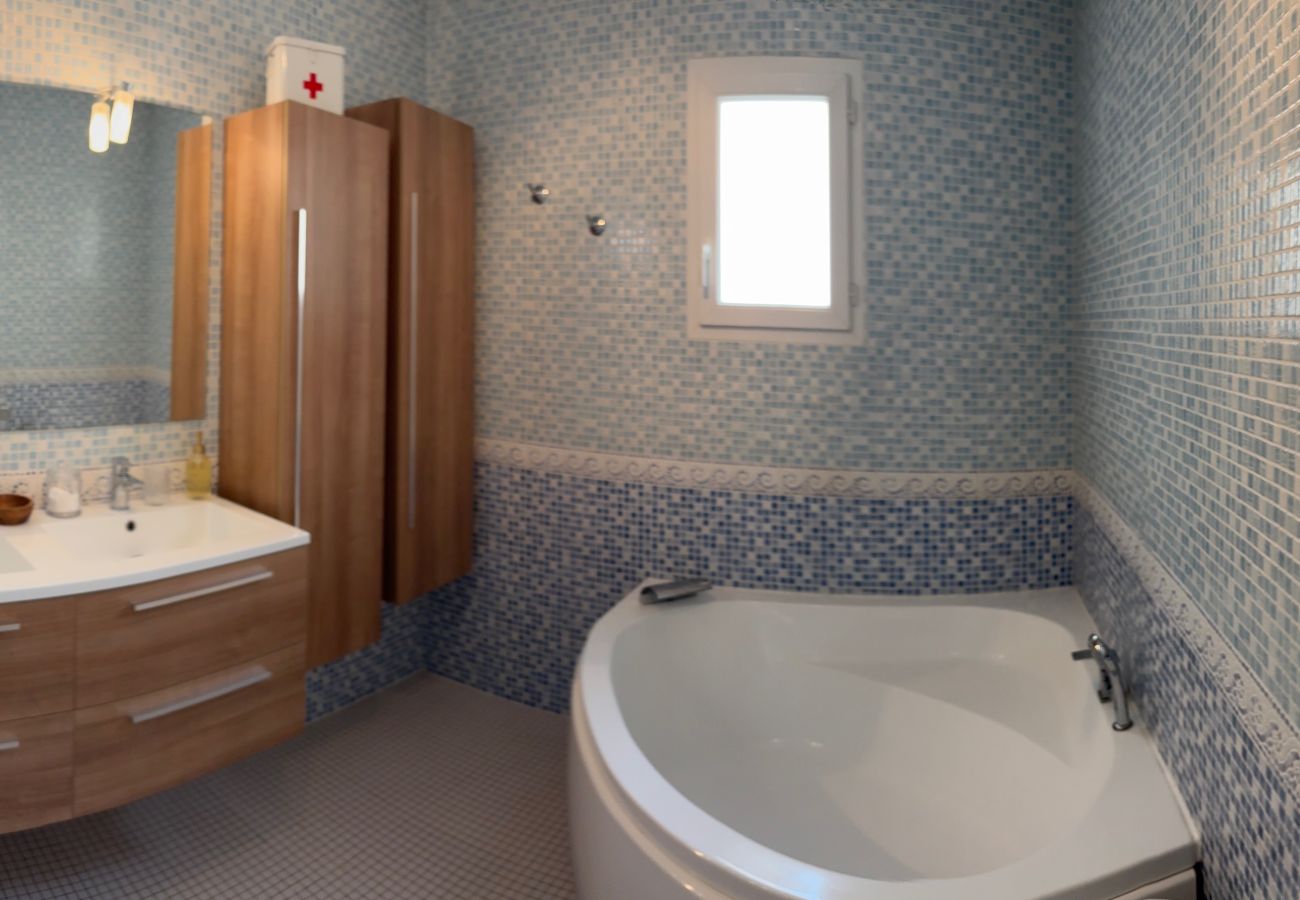 Villa in Jard-sur-Mer - Villa O'Jard-Piscine intérieure-Prox Plage