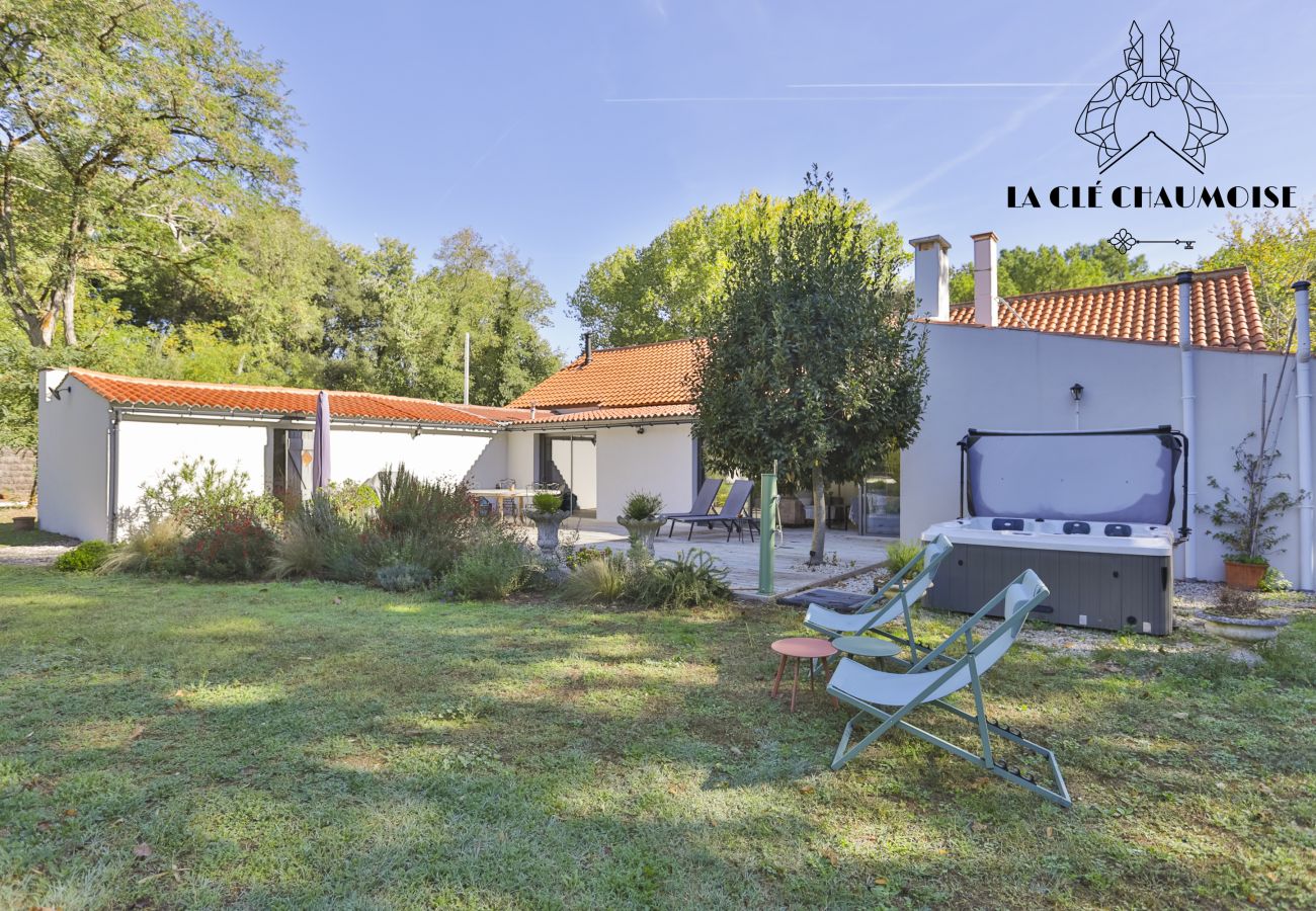 Villa in Les Sables-d´Olonne - La Cachette des Vagues 🌿 Villa avec Piscine & Spa - 10 Pers