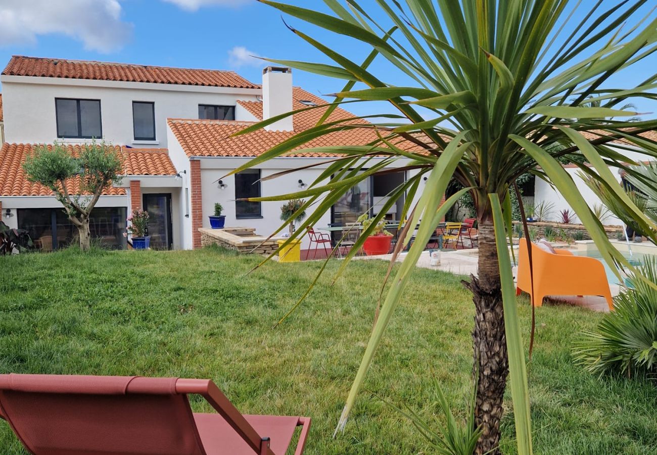 Villa à Les Sables-d´Olonne - Villa Des Plages- Piscine et spa privatifs-14pers