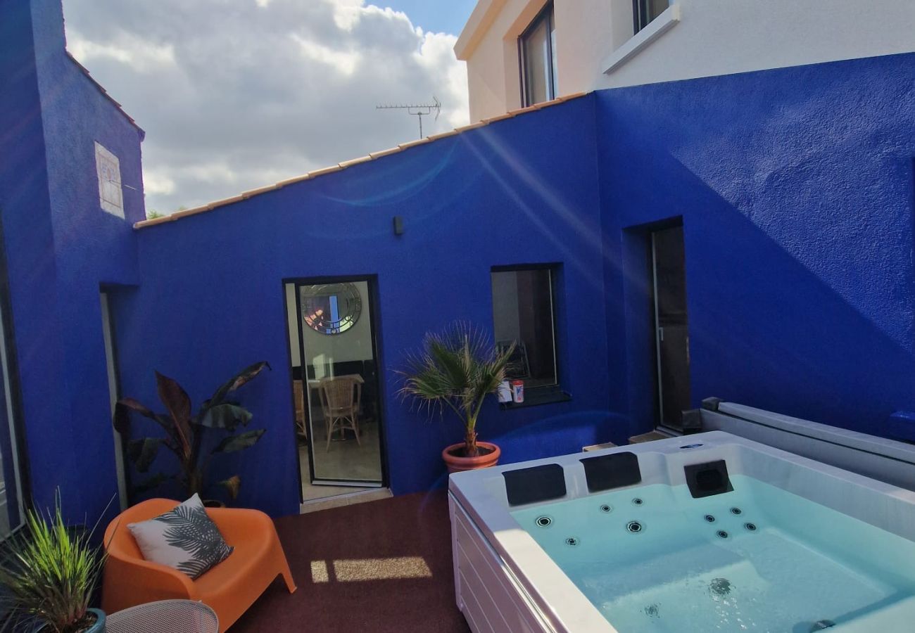 Villa à Les Sables-d´Olonne - Villa Des Plages- Piscine et spa privatifs-14pers