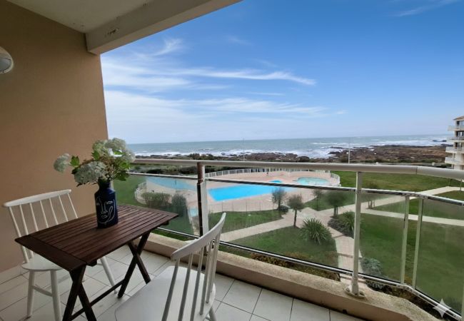 Studio à Les Sables-d´Olonne - 🌊 Studio lumineux avec vue mer & piscine 