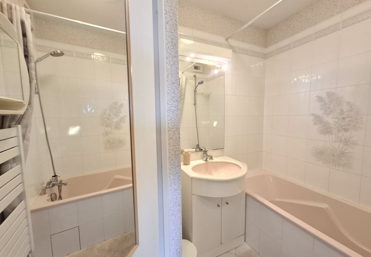 Appartement à Les Sables-d´Olonne - 🌊 Studio lumineux avec vue mer & piscine 