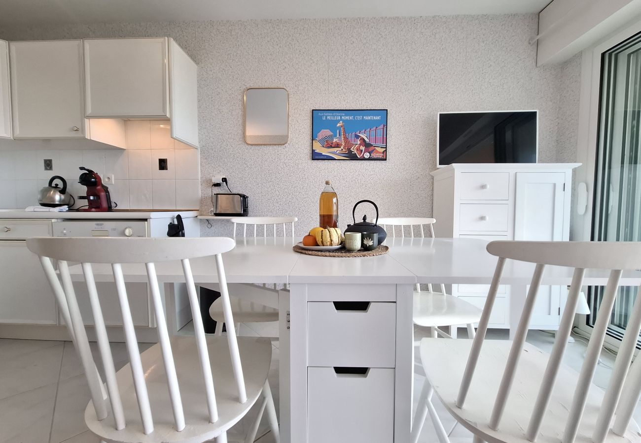 Appartement à Les Sables-d´Olonne - 🌊 Studio lumineux avec vue mer & piscine 