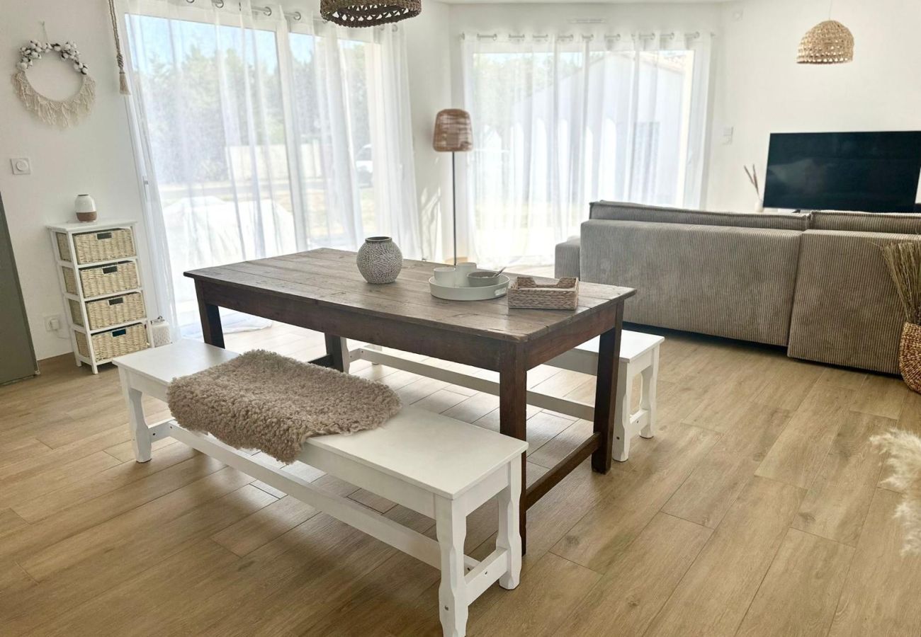 Maison à Le Bernard - La Villa Bohème 4⭐| Piscine chauffée & Pétanque | Proche O'Gliss