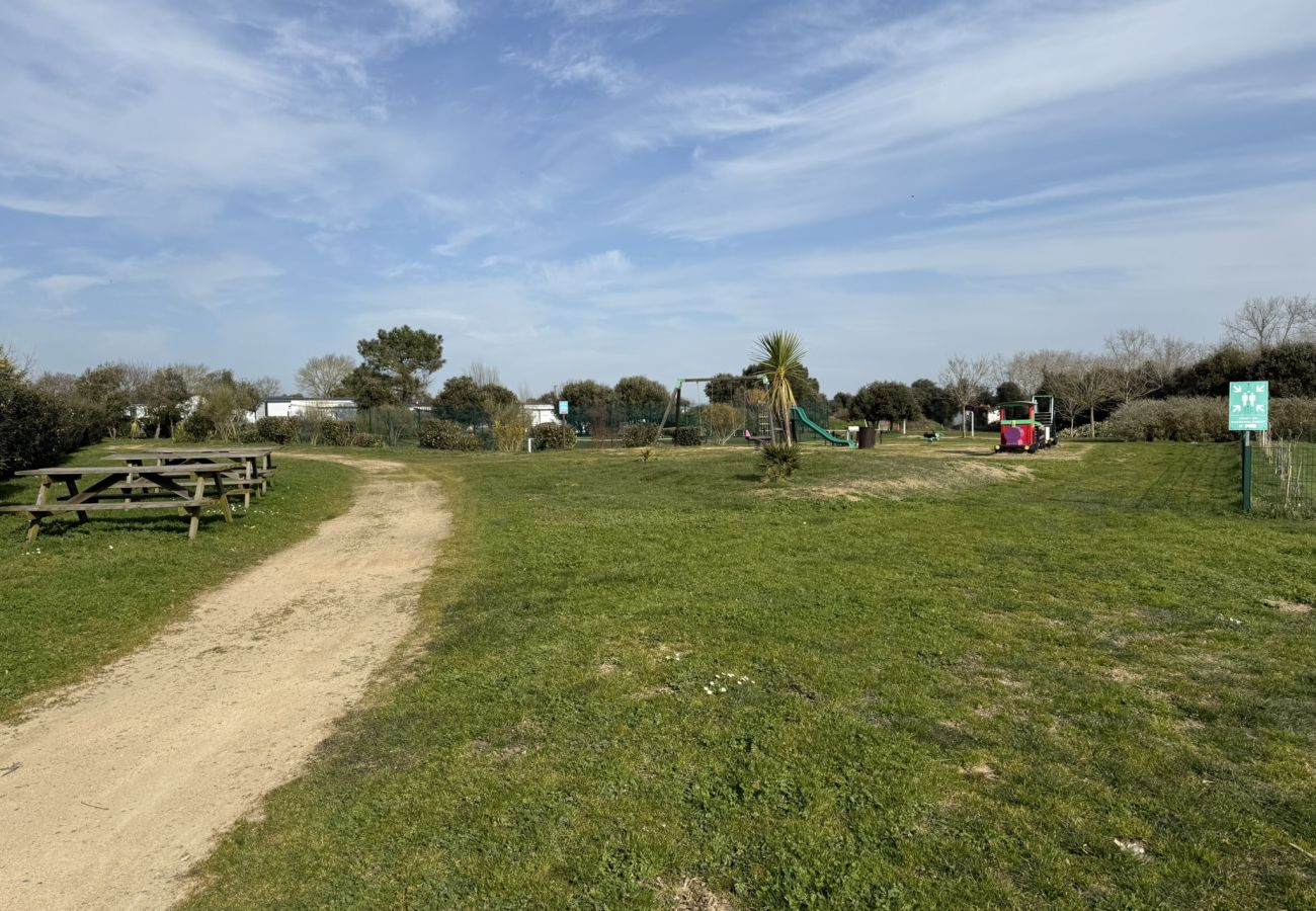 Maison mitoyenne à Talmont-Saint-Hilaire - L’Air Marin – Évasion & Détente à 500 m de l’Océan, Piscines & Loisirs 🌊