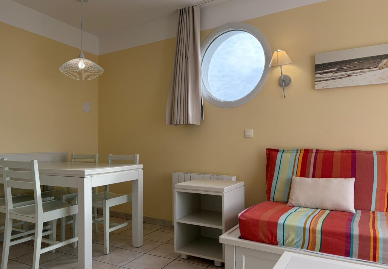 Appartement à Les Sables-d´Olonne - ✨Vue Mer, Piscine & Calme – 150m Océan – Parking