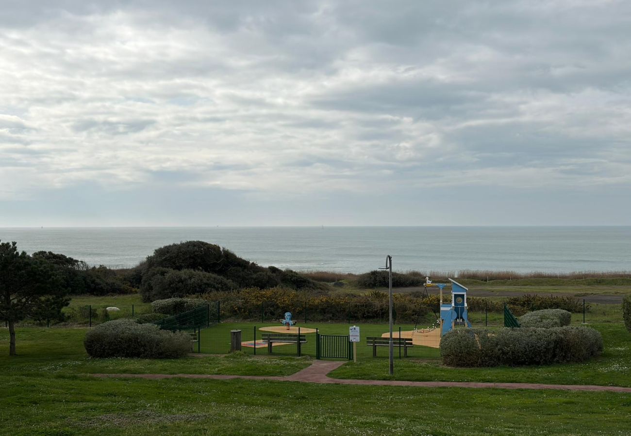 Appartement à Les Sables-d´Olonne - ✨Vue Mer, Piscine & Calme – 150m Océan – Parking