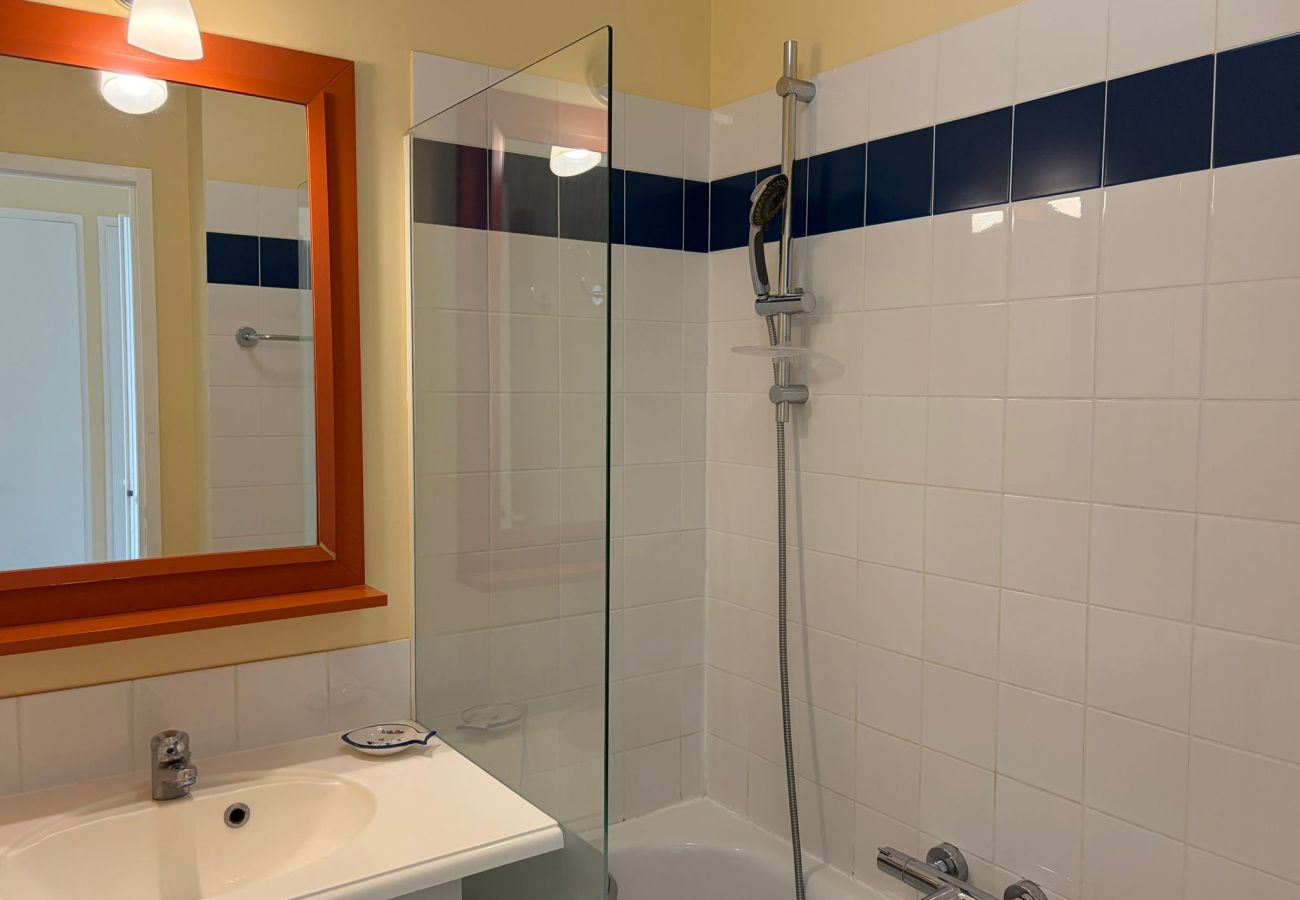 Appartement à Les Sables-d´Olonne - ✨Vue Mer, Piscine & Calme – 150m Océan – Parking