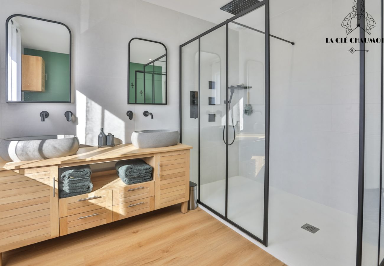 Maison mitoyenne à Les Sables-d´Olonne - Escale Zen : Havre de paix, jardin secret et clim au centre