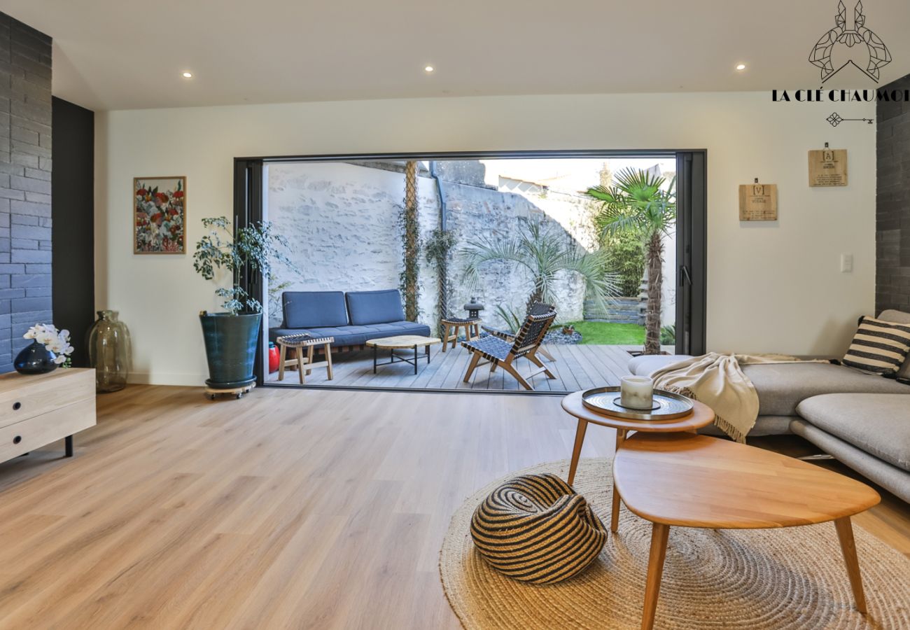 Maison mitoyenne à Les Sables-d´Olonne - Escale Zen : Havre de paix, jardin secret et clim au centre