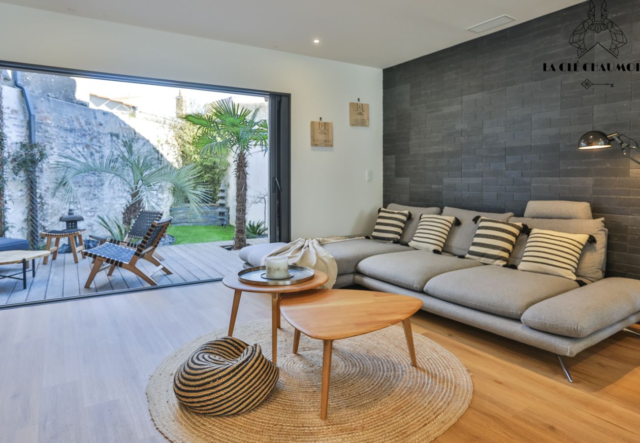 Maison mitoyenne à Les Sables-d´Olonne - Escale Zen : Havre de paix, jardin secret et clim au centre