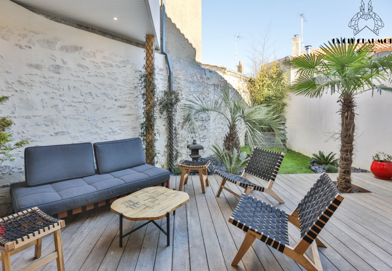 Maison mitoyenne à Les Sables-d´Olonne - Escale Zen : Havre de paix, jardin secret et clim au centre