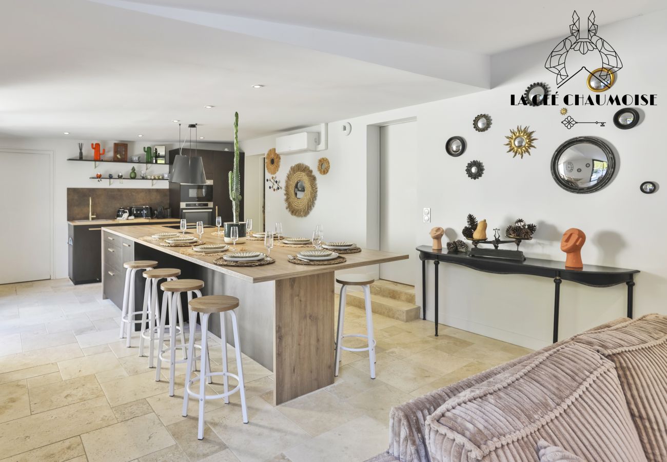 Villa à Les Sables-d´Olonne - La Cachette des Vagues 🌿 Maison nature I Piscine & Jacuzzi I 10 pers