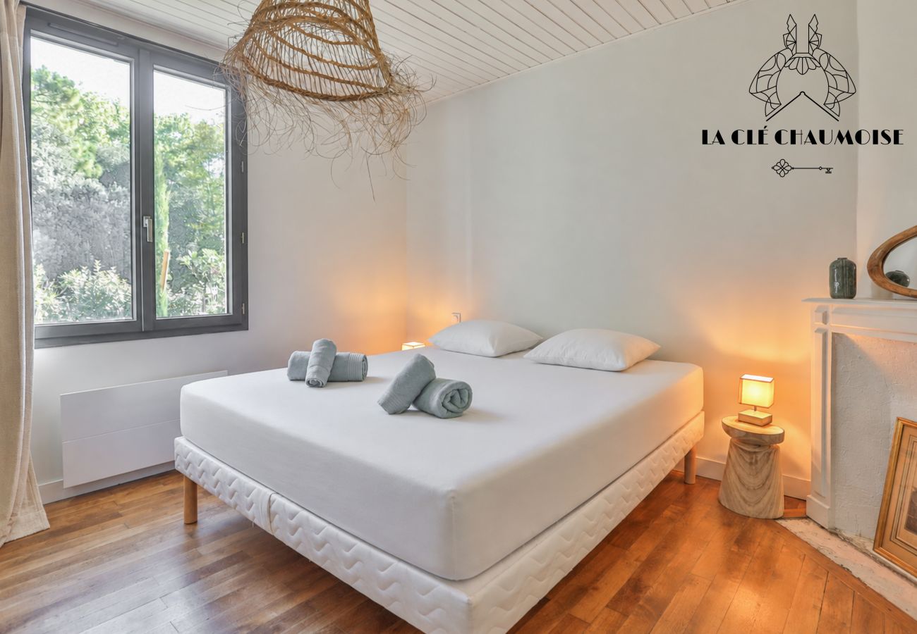 Villa à Les Sables-d´Olonne - La Cachette des Vagues 🌿 Maison nature I Piscine & Jacuzzi I 10 pers
