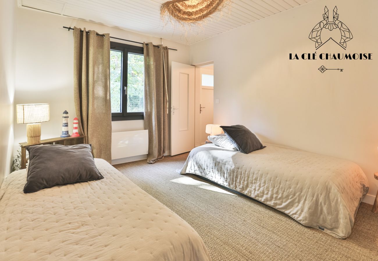 Villa à Les Sables-d´Olonne - La Cachette des Vagues 🌿 Maison nature I Piscine & Jacuzzi I 10 pers
