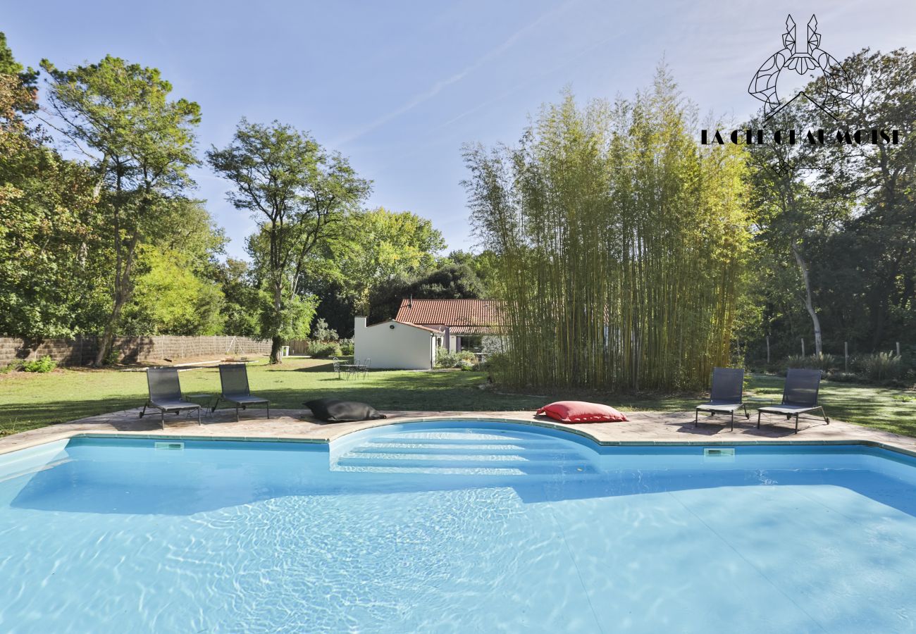 Villa à Les Sables-d´Olonne - La Cachette des Vagues 🌿 Maison nature I Piscine & Jacuzzi I 10 pers