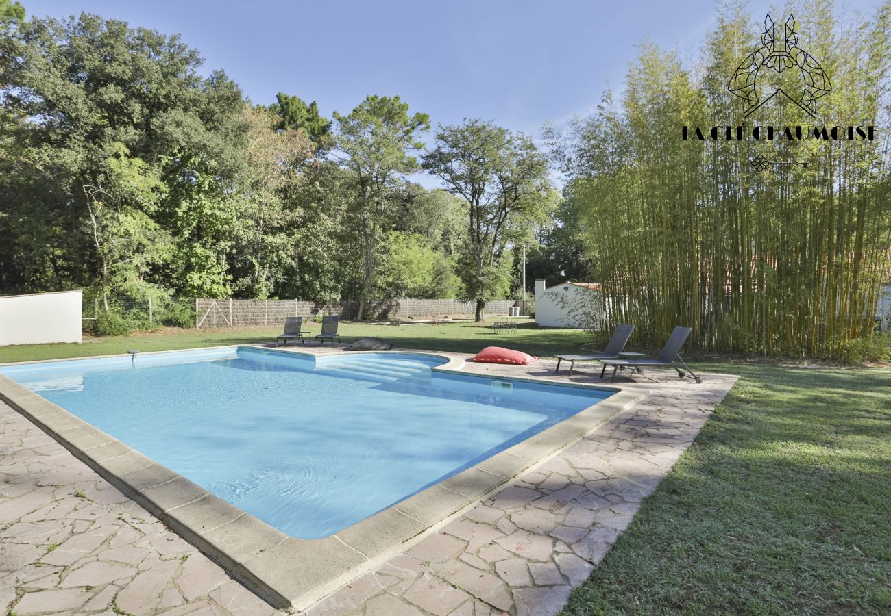 Villa à Les Sables-d´Olonne - La Cachette des Vagues 🌿 Maison nature I Piscine & Jacuzzi I 10 pers