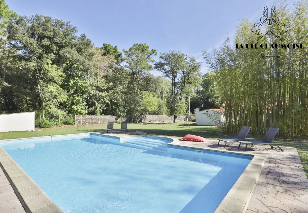 Villa à Les Sables-d´Olonne - La Cachette des Vagues 🌿 Maison nature I Piscine & Jacuzzi I 10 pers