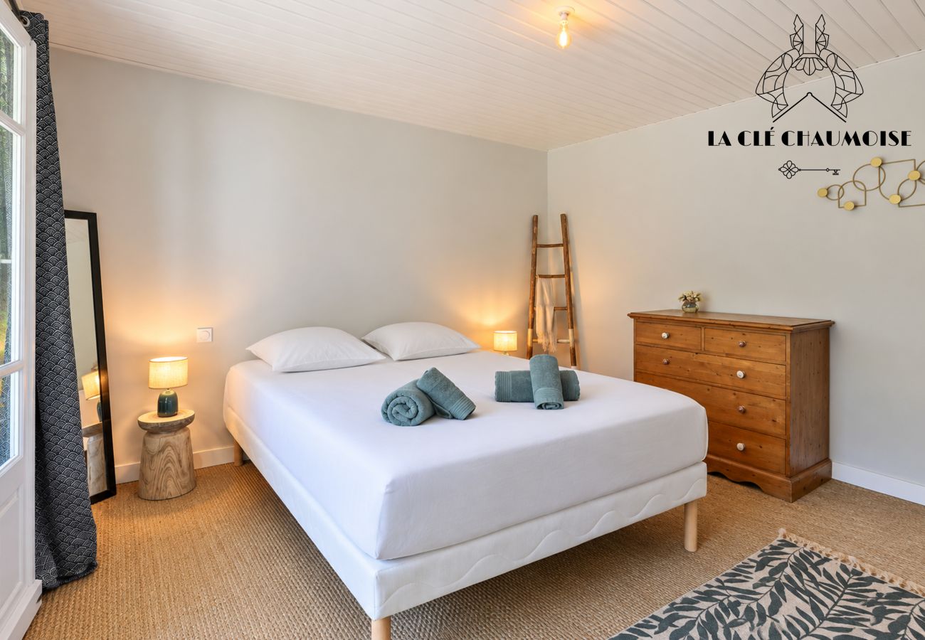 Villa à Les Sables-d´Olonne - La Cachette des Vagues 🌿 Maison nature I Piscine & Jacuzzi I 10 pers